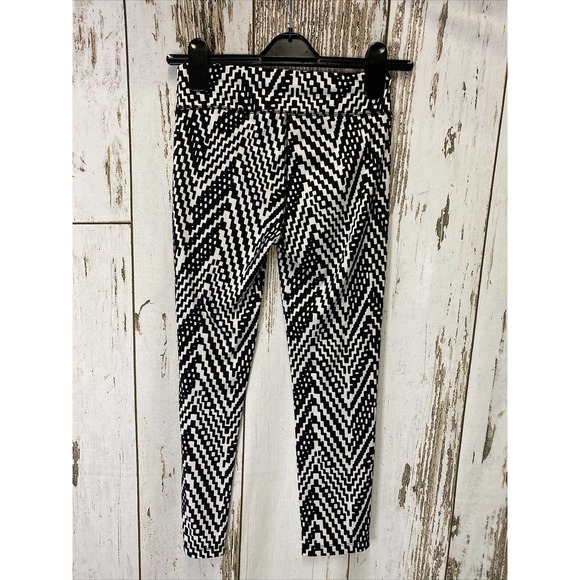 Black and White Flirtitude Active Workout Yoga Pant Capris Size Small - Picture 2 of 4